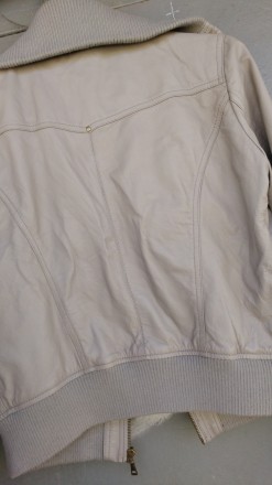 Куртка шкіряна мяка з манжетами. Плечі-40, рукав-64 з манжетом, довжина ззаді-50. . фото 6