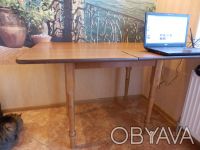 Раскладывающийся кухонный стол с табуретками, размер 120 на 85 сложенный 85 на 6. . фото 3