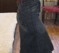 Продам джинсовую юбку б/у в очень хорошем состоянии.
талия 72, бедра 92, длина . . фото 3