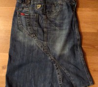 Продам джинсовую юбку б/у в очень хорошем состоянии.
талия 72, бедра 92, длина . . фото 9