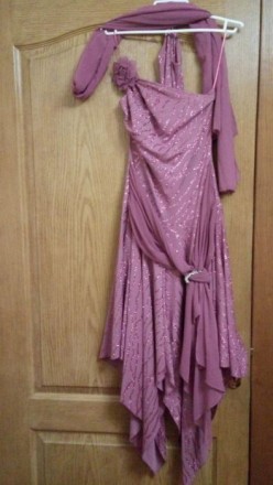 Фиолетовое платье одевалось 1 раз. Размер 42-44, в комплекте рукава и шарф.. . фото 2