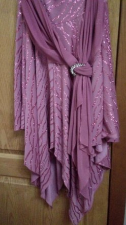 Фиолетовое платье одевалось 1 раз. Размер 42-44, в комплекте рукава и шарф.. . фото 3