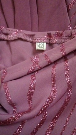 Фиолетовое платье одевалось 1 раз. Размер 42-44, в комплекте рукава и шарф.. . фото 6