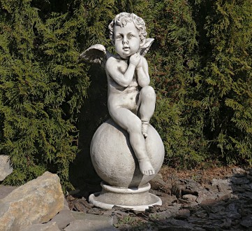 Ангел на шаре – красивая садовая фигура ангела выполнена из искусственного камня. . фото 2