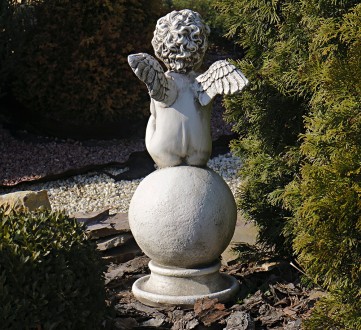 Ангел на шаре – красивая садовая фигура ангела выполнена из искусственного камня. . фото 3