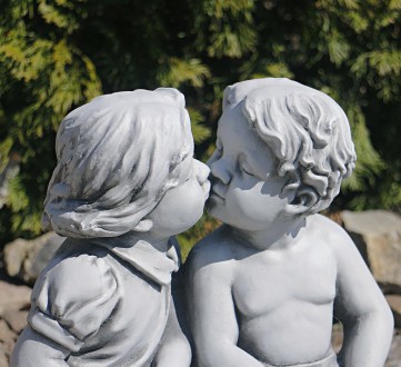 Садовая фигура Целующиеся мальчик и девочка – очаровательная целующаяся пара мал. . фото 5