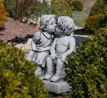 Садовая фигура Целующиеся мальчик и девочка – очаровательная целующаяся пара мал. . фото 3