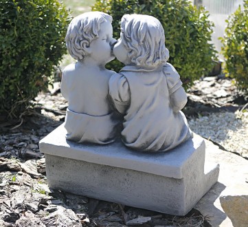 Садовая фигура Целующиеся мальчик и девочка – очаровательная целующаяся пара мал. . фото 6