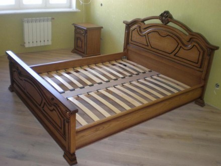 двухспальная кровать из массива ольхи,вставка в спинках мдф ротанг
р-р 2000*160. . фото 4