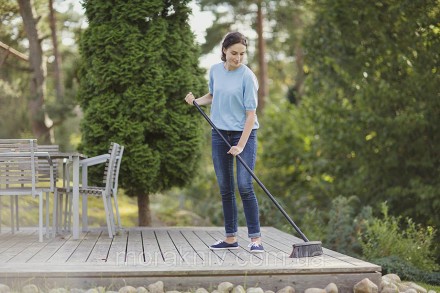 Метла Fiskars Solid (1025926) справится с любой задачей по уборке сада на протяж. . фото 6