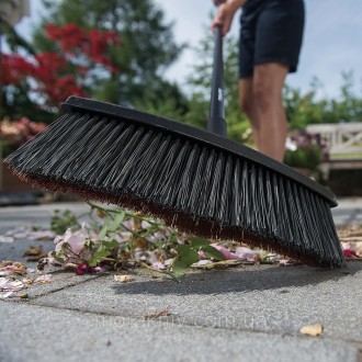 Метла Fiskars Solid (1025926) справится с любой задачей по уборке сада на протяж. . фото 5
