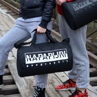 Спортивная дорожная сумка бочонок Napapijri.
Ключевая особенность сумки – это ее. . фото 8