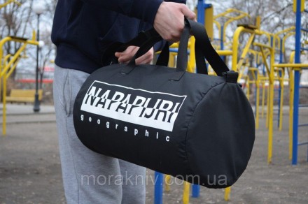 Спортивная дорожная сумка бочонок Napapijri.
Ключевая особенность сумки – это ее. . фото 7