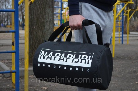 Спортивная дорожная сумка бочонок Napapijri.
Ключевая особенность сумки – это ее. . фото 5