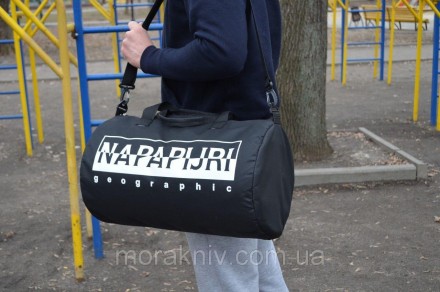 Спортивная дорожная сумка бочонок Napapijri.
Ключевая особенность сумки – это ее. . фото 4