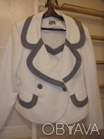 Продам белый костюм Tom Klaim 48 размера. Манишка отстегивается. Юбка прямая, дл. . фото 3