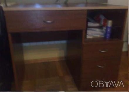 Продам письменный стол в отличном состоянии. Размеры: а=600мм b=900мм h=770мм Це. . фото 1