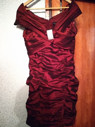 Очень красивое вечернее платье из парчевой ткани(переливается).Одето было 2 раза. . фото 8