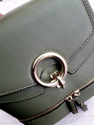 Очень интересная модель дамской сумочки выполненной в классическом дизайне с эле. . фото 3