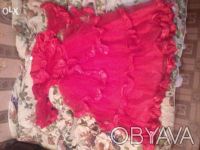 Платье-красное, длина-110 см, сбоку немного разлезлось по шву и надо зашить, цен. . фото 2
