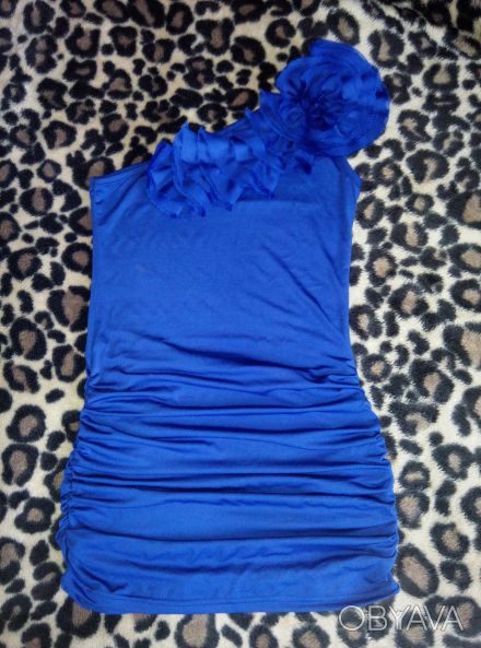 1. Синє плаття - Довжина від плеча 70 см.
2. Сарафан - на приблизний ріст 1,56
. . фото 1