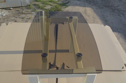Столешница из закаленного стекла, толщина 10мм. Тонированная (бронза). Ножки дер. . фото 7