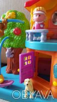 супер классная,яркая,очень интересная игрушка загородный дом kiddieland + машинк. . фото 5