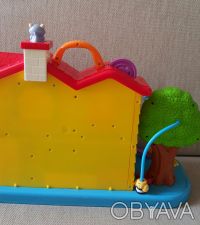 супер классная,яркая,очень интересная игрушка загородный дом kiddieland + машинк. . фото 6