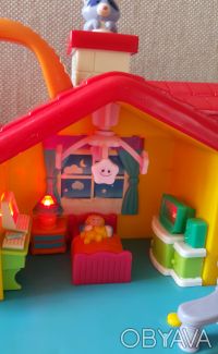 супер классная,яркая,очень интересная игрушка загородный дом kiddieland + машинк. . фото 7