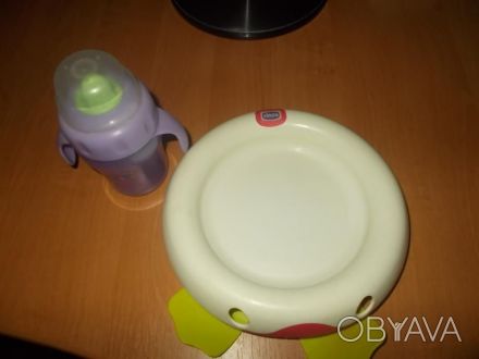Детская посуда : тарелка Chicco , которая крепится к столику для кормления и неп. . фото 1