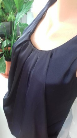 Класическая шикарная блуза от h&m

Красивый темно-синий цвет, приятная к телу.. . фото 2