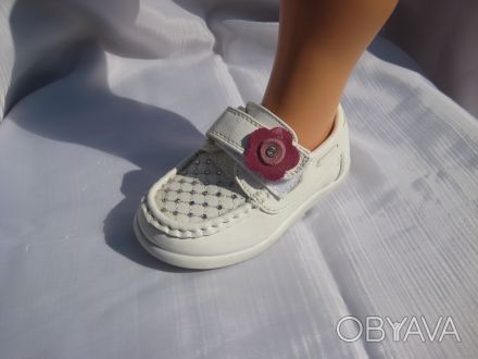 Туфли для девочки, верх ― искусственный материал, стелька ― натуральная кожа.

. . фото 1