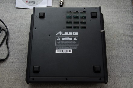 Мікшерний пульт ALESIS MultiMix 8 FX .
 В комплекті мануал, USB кабель, диск з . . фото 6