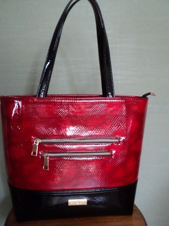 Очень красивая женская сумка,лак,Полноценные карманы по бокам сумки на молнии , . . фото 2
