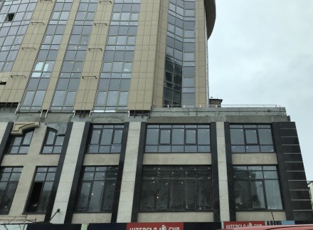 Продажа фасадного нежилого помещения 618м2 в центре Киева на Антоновича 109
Про. Голосеевский центр. фото 2
