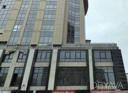 Продажа фасадного нежилого помещения 618м2 в центре Киева на Антоновича 109
Про. Голосеевский центр. фото 1