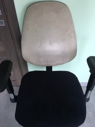 Хорошее офисное кресло, в наличии 2, если есть вопросы задавайте. Цена указана з. . фото 3
