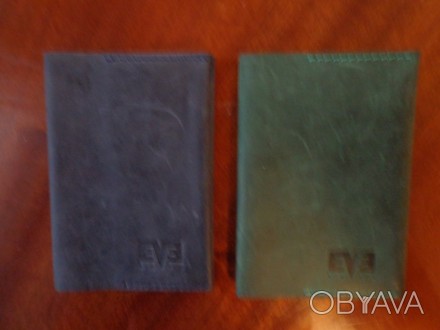 Продам кожаные обложки на паспорт украинского бренда LEVEL. Есть синяя и зеленая. . фото 1