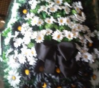 Венок похоронный, цветы и ель искусственные, высота венка - 1м 75см, ширина- 80 . . фото 2