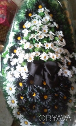 Венок похоронный, цветы и ель искусственные, высота венка - 1м 75см, ширина- 80 . . фото 1