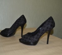 Продам черные туфли с пайетками в отличном состоянии на высоком каблуке. Одеты п. . фото 2