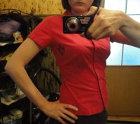 Оригинальная красная блузка Helly Hansen с принтом. Короткий рукав.

В такой б. . фото 3