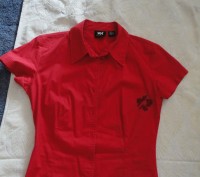 Оригинальная красная блузка Helly Hansen с принтом. Короткий рукав.

В такой б. . фото 4