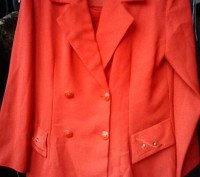 костюмы женские классичесие с юбкой размер:44-46,абсолютно новые;красный сочного. . фото 2