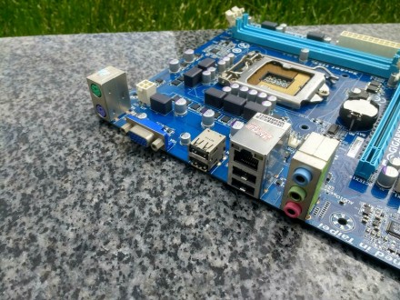 Тип разъема Socket 1155
Чипсет (Северный мост)	Intel H61
Формфактор MicroATX
. . фото 6
