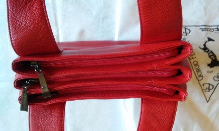 Кожаная красная сумка Giorgio Ferretti. Италия!
Привезаны из Европы
Потрясающе. . фото 4