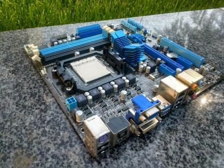 Тип разъема Socket AM3
Чипсет (Северный мост)	AMD 880G
Формфактор	MicroATX
По. . фото 3