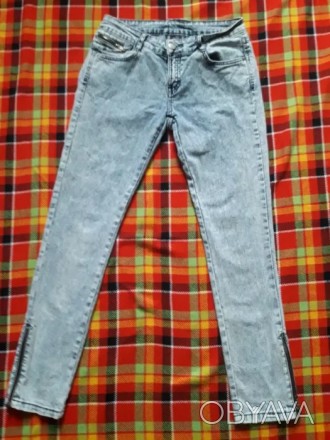 Дуже класні модні нові джинси 
Без дефектів
Тягнуться
Довжина штанини - 92 см. . фото 1