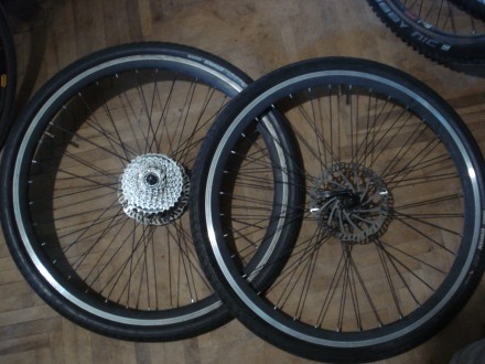Продам пару отличных универсальных колес в сборе Shimano XTR / Deore XT

Пара . . фото 8