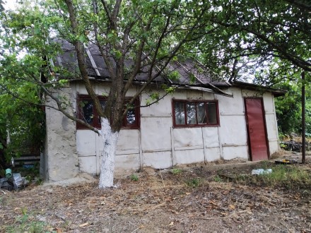Очень дешево продается деревянный дом-дача и ровный участок 4 сотки (25х17 м) по. . фото 3
